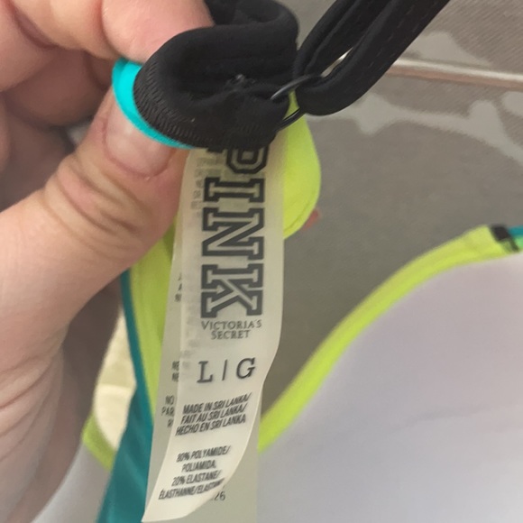 Bikini - Picture 3 of 6